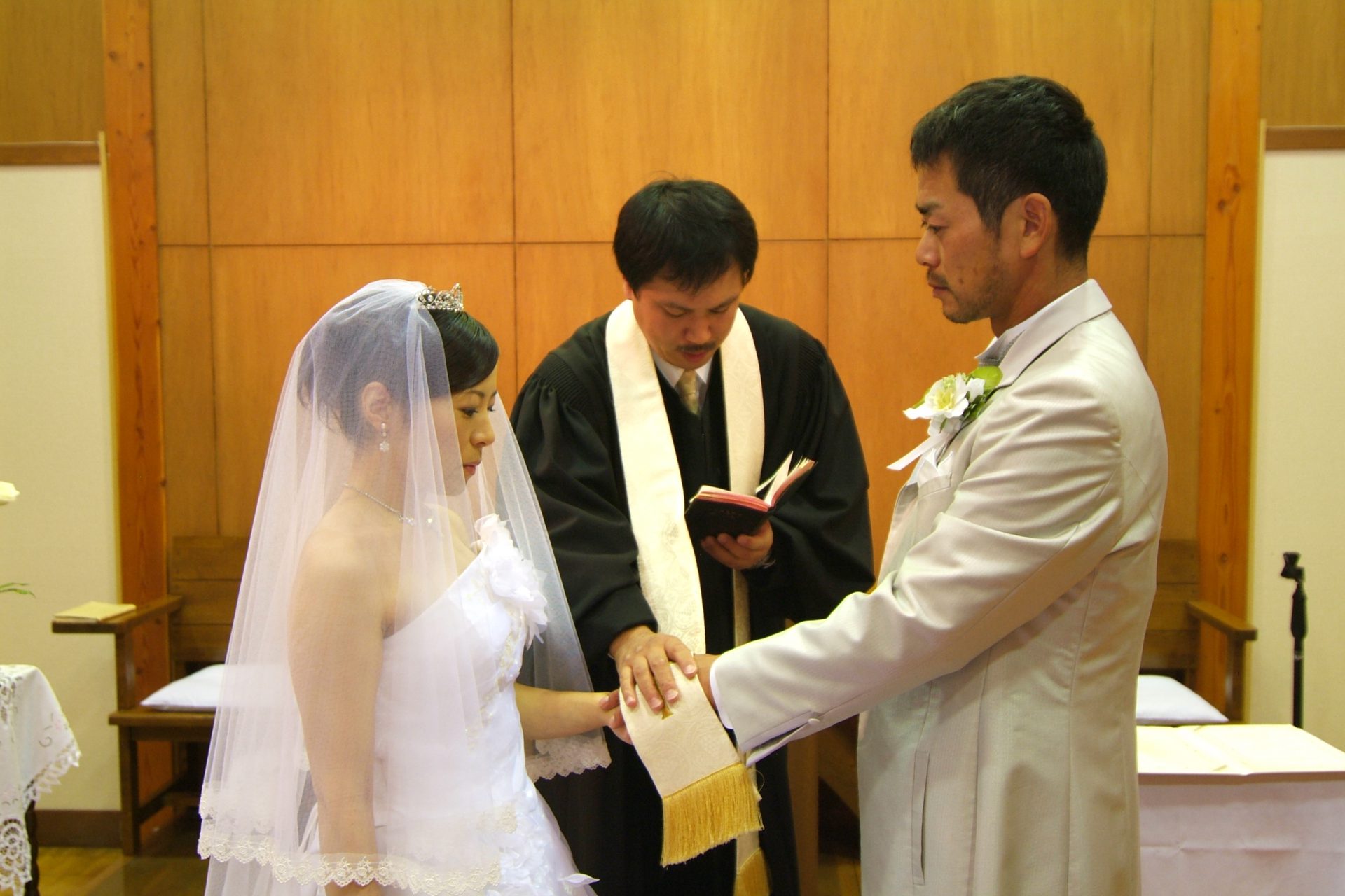 レストランで本物のキリスト教の結婚式が可能 新潟市 新潟の神社神前結婚式と格安和婚の専門店